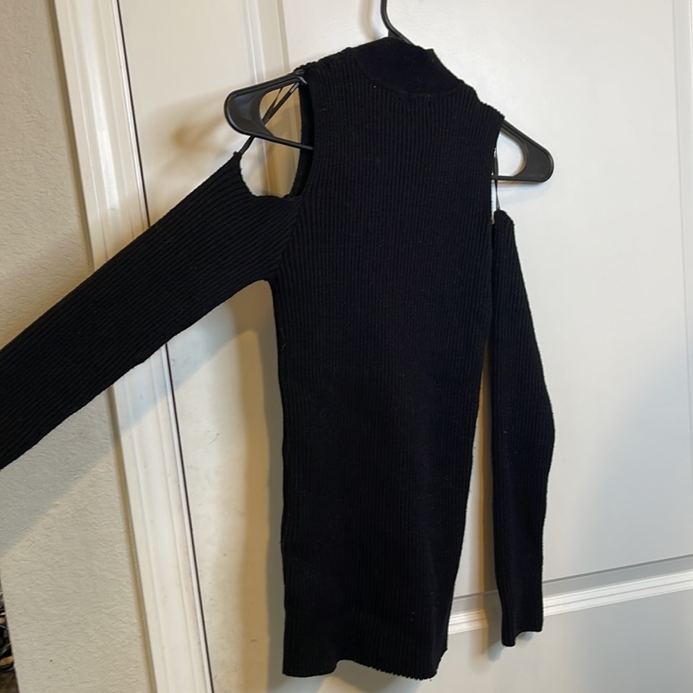 Forever 21 Cold Shoulder Ribbed Sweater L - Picture 2 of 3